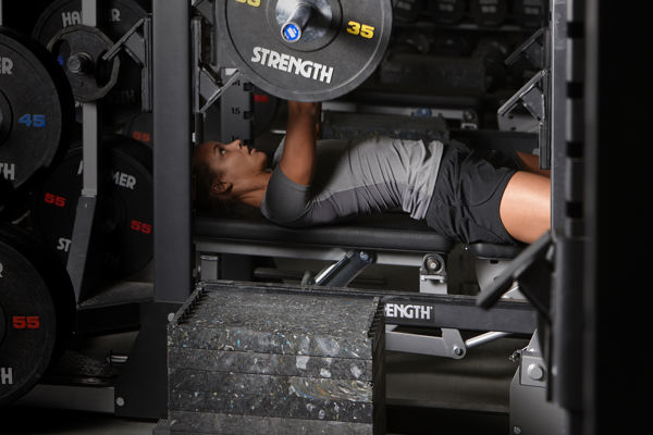 Woman benchpress